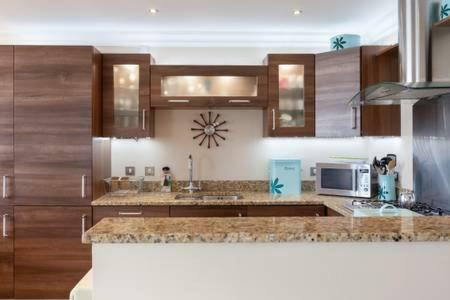 Ferienwohnung Blue Pool View Portrush Exterior foto